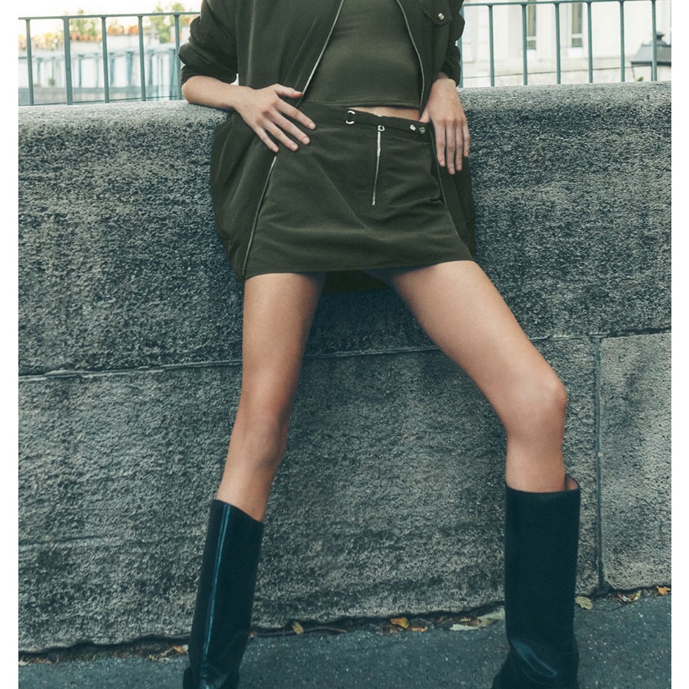ALO work it mini skirt - olive